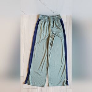 Offline by Aerie Sweatpants Women’s XS Green Navy Wide Leg Track Pants Zip Hem